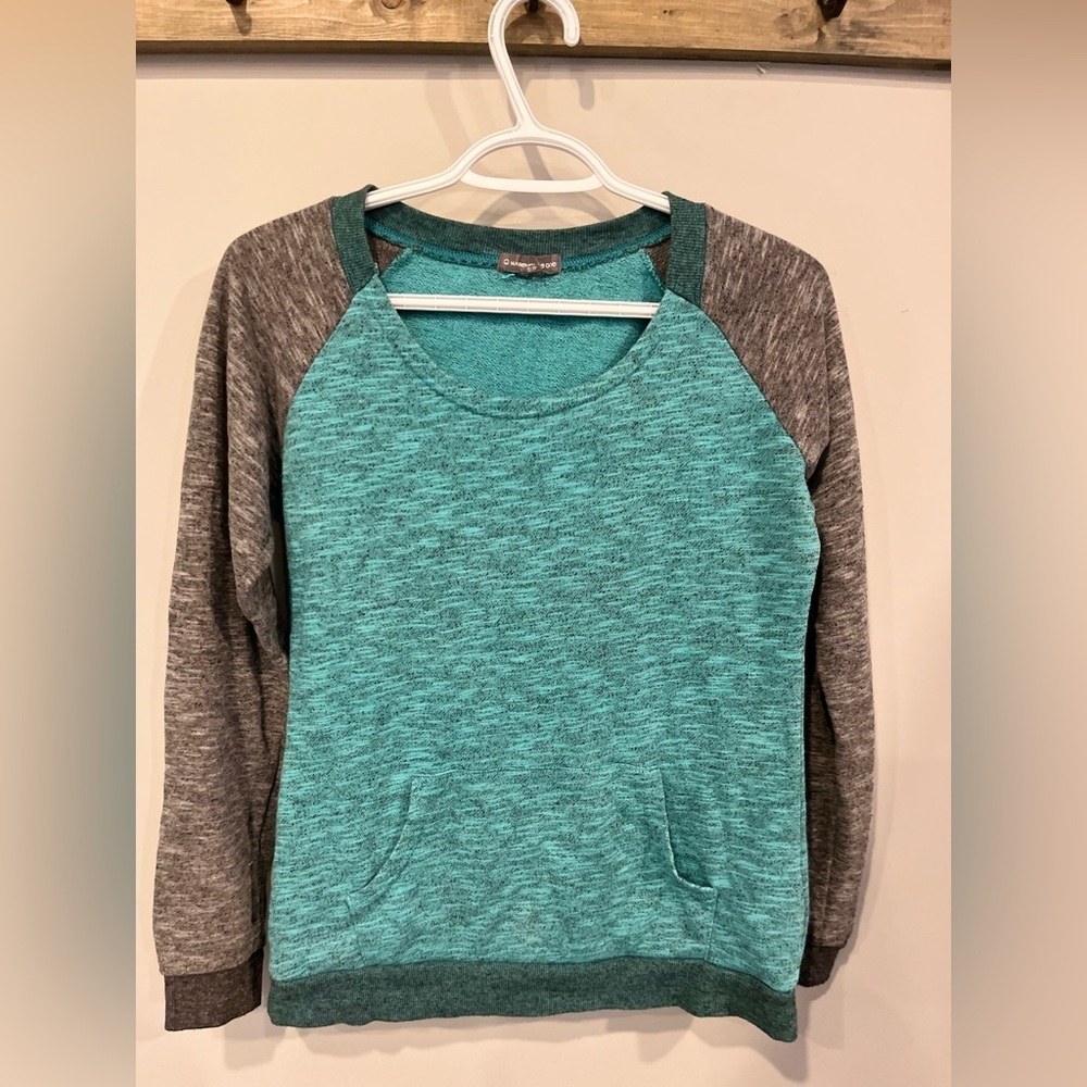 Size small warehouse one pullover